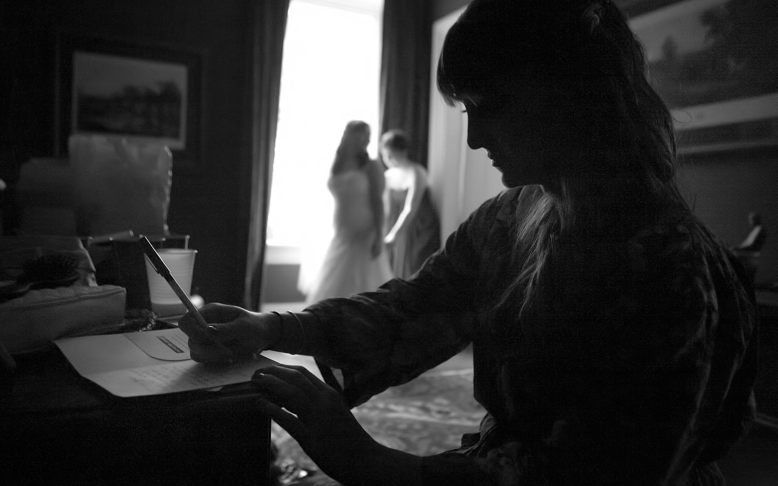 getting ready wedding photos, prep before the ceremony, new york wedding photographer, candid, timeless hudson valley wedding photography 16